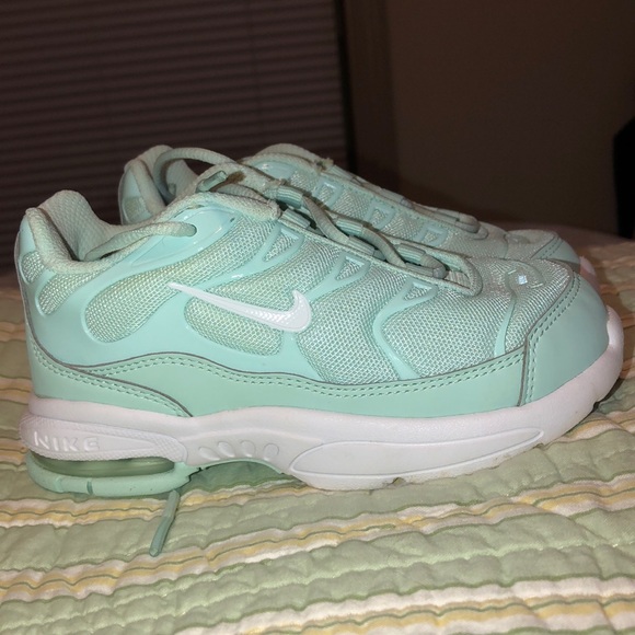 Teal-ish NIKE Air Max. Basically brand new. - Picture 1 of 3